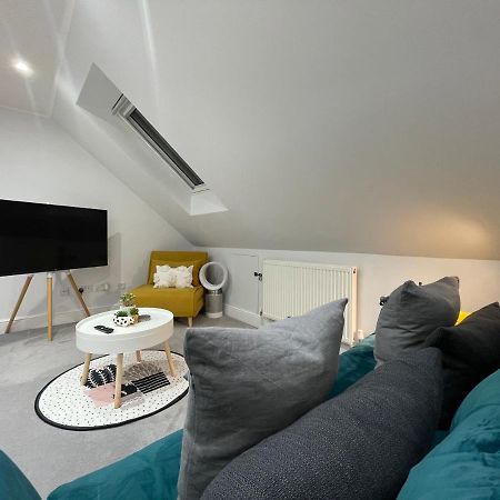 Unique Luxury Detached Apartment In Windsor That Sleeps 4 Eksteriør bilde