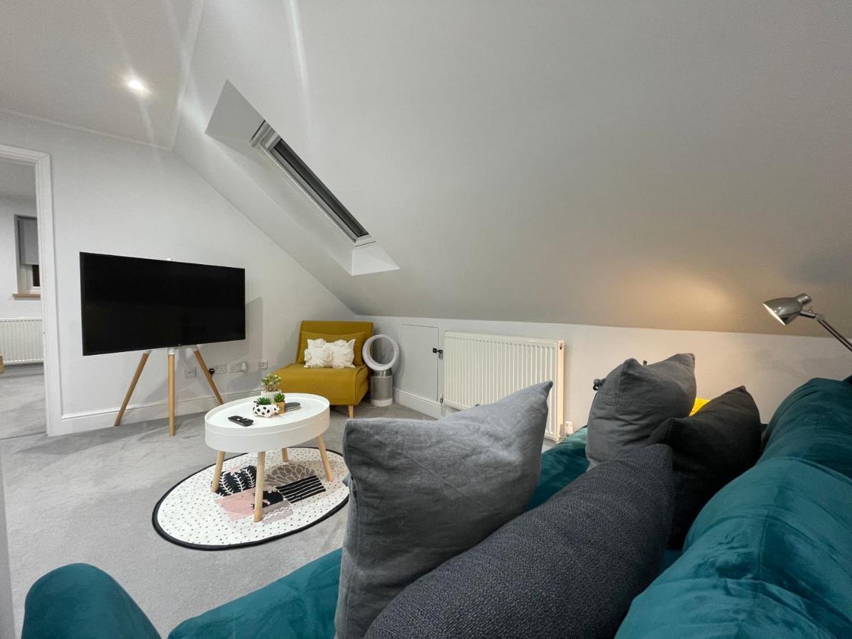 Unique Luxury Detached Apartment In Windsor That Sleeps 4 Eksteriør bilde