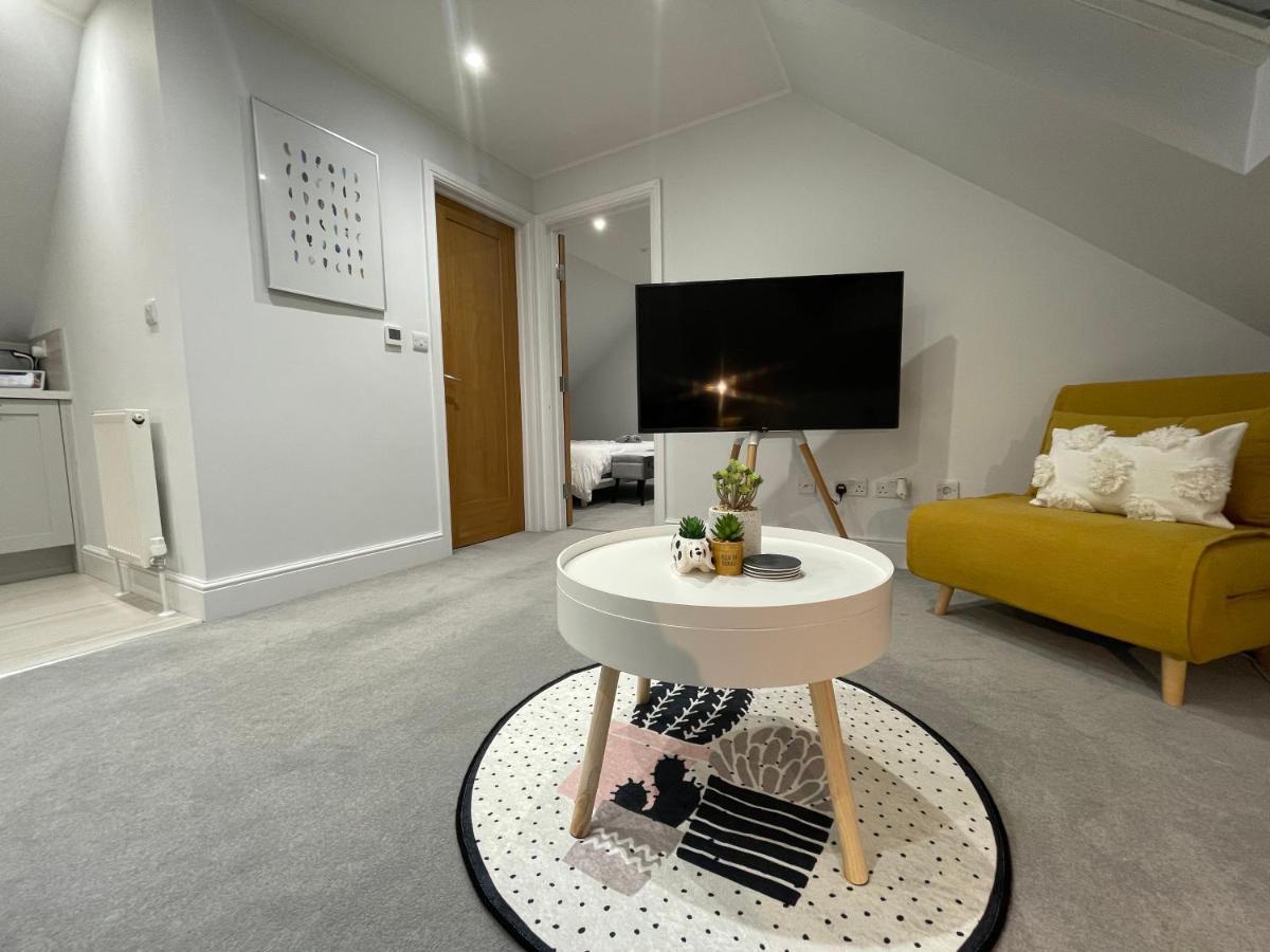 Unique Luxury Detached Apartment In Windsor That Sleeps 4 Eksteriør bilde