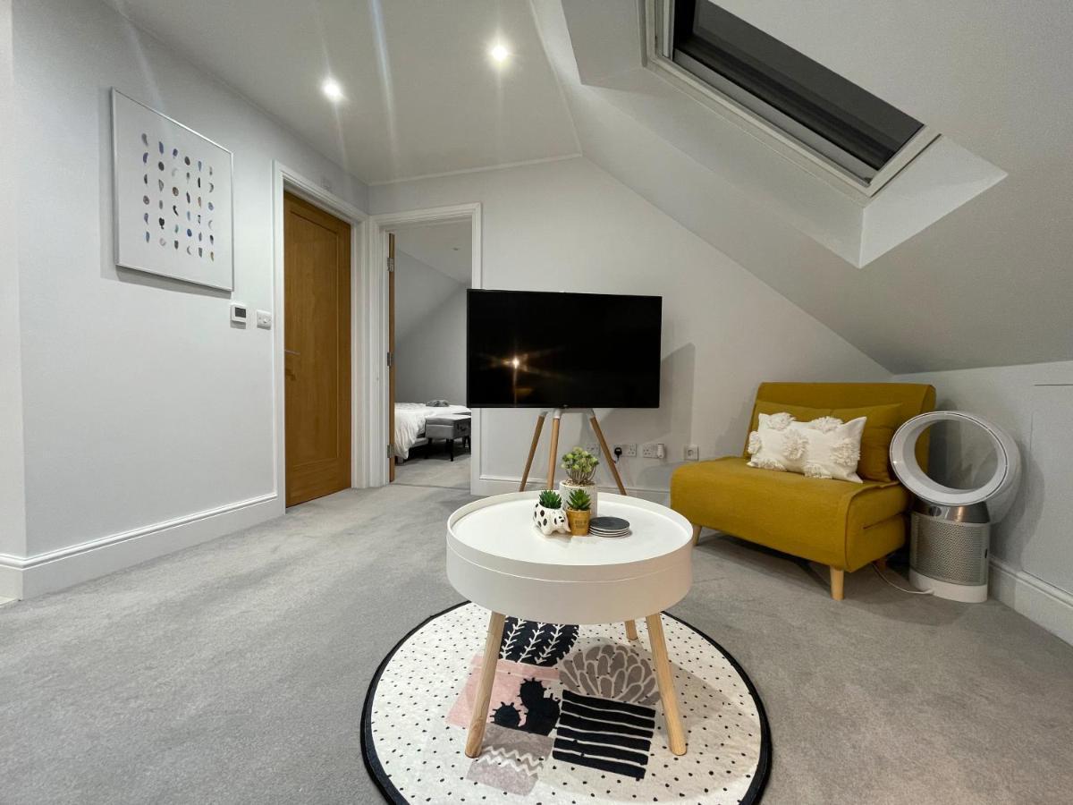 Unique Luxury Detached Apartment In Windsor That Sleeps 4 Eksteriør bilde