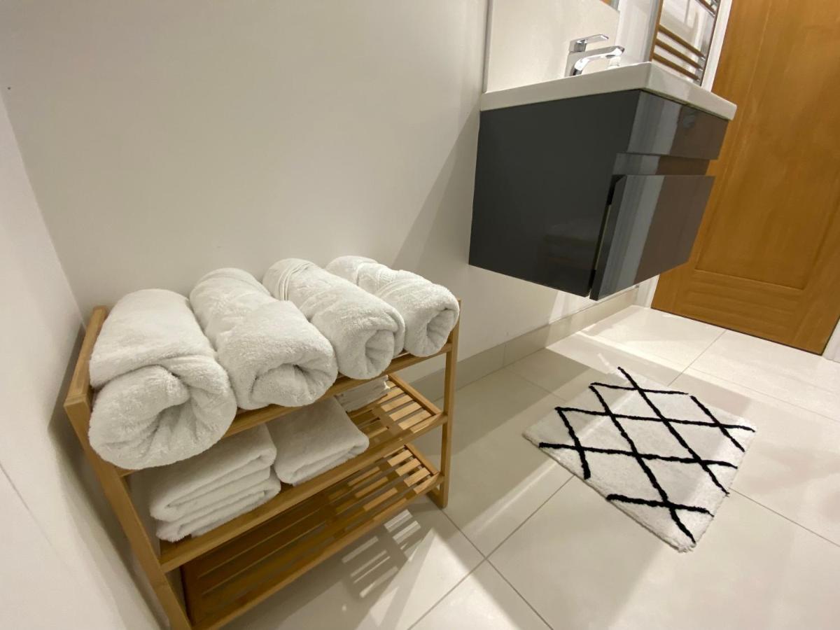 Unique Luxury Detached Apartment In Windsor That Sleeps 4 Eksteriør bilde