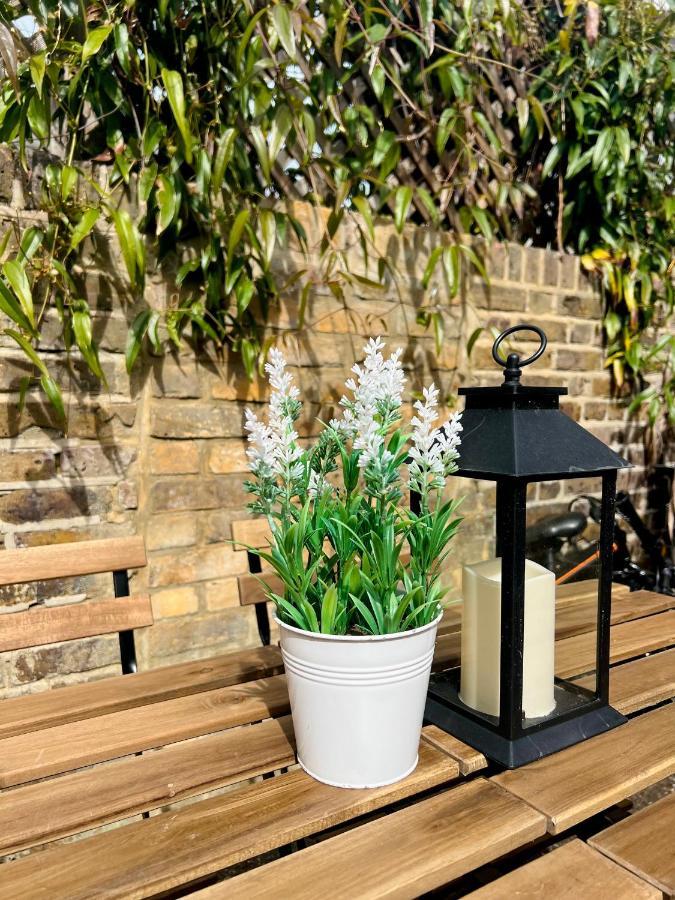 Unique Luxury Detached Apartment In Windsor That Sleeps 4 Eksteriør bilde