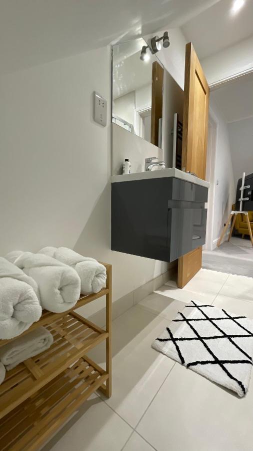 Unique Luxury Detached Apartment In Windsor That Sleeps 4 Eksteriør bilde