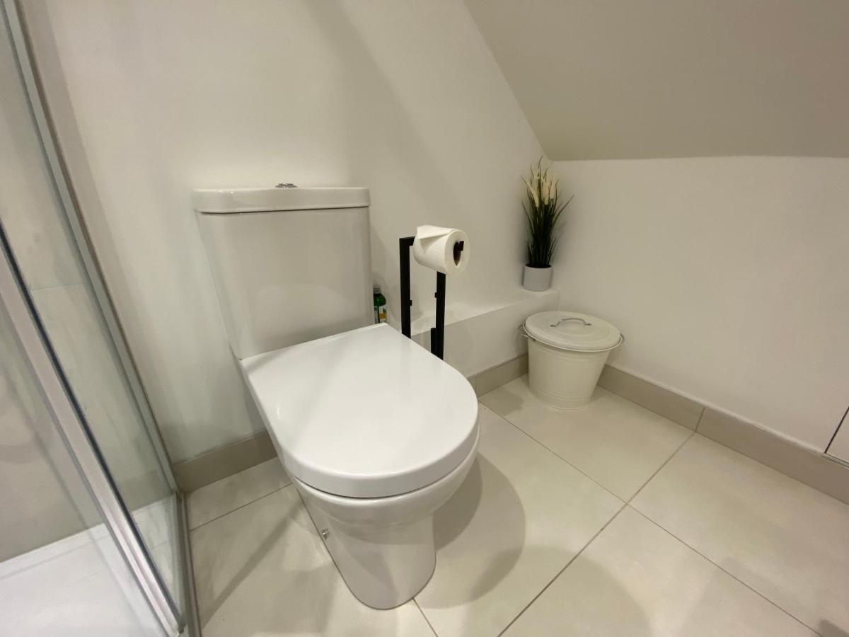 Unique Luxury Detached Apartment In Windsor That Sleeps 4 Eksteriør bilde