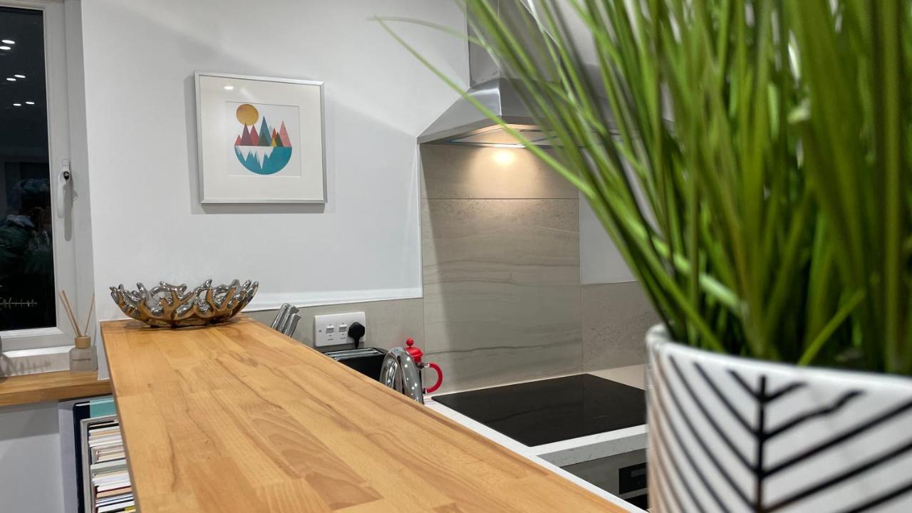 Unique Luxury Detached Apartment In Windsor That Sleeps 4 Eksteriør bilde