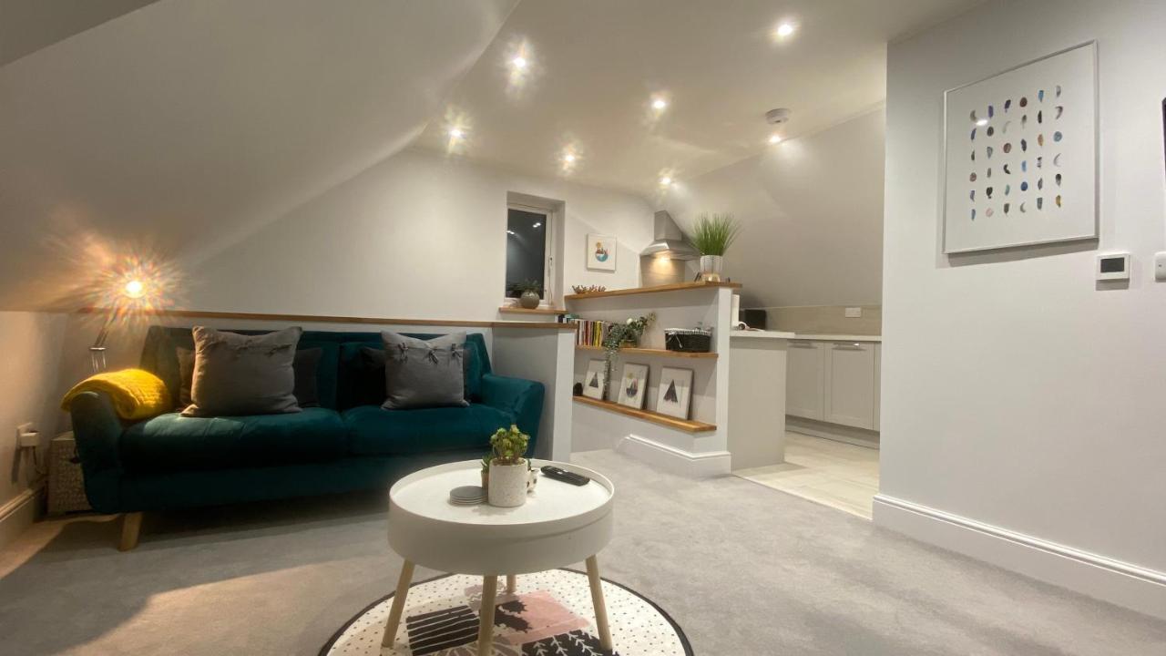 Unique Luxury Detached Apartment In Windsor That Sleeps 4 Eksteriør bilde