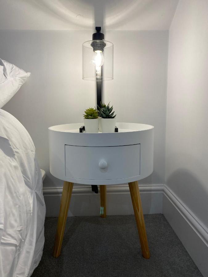 Unique Luxury Detached Apartment In Windsor That Sleeps 4 Eksteriør bilde