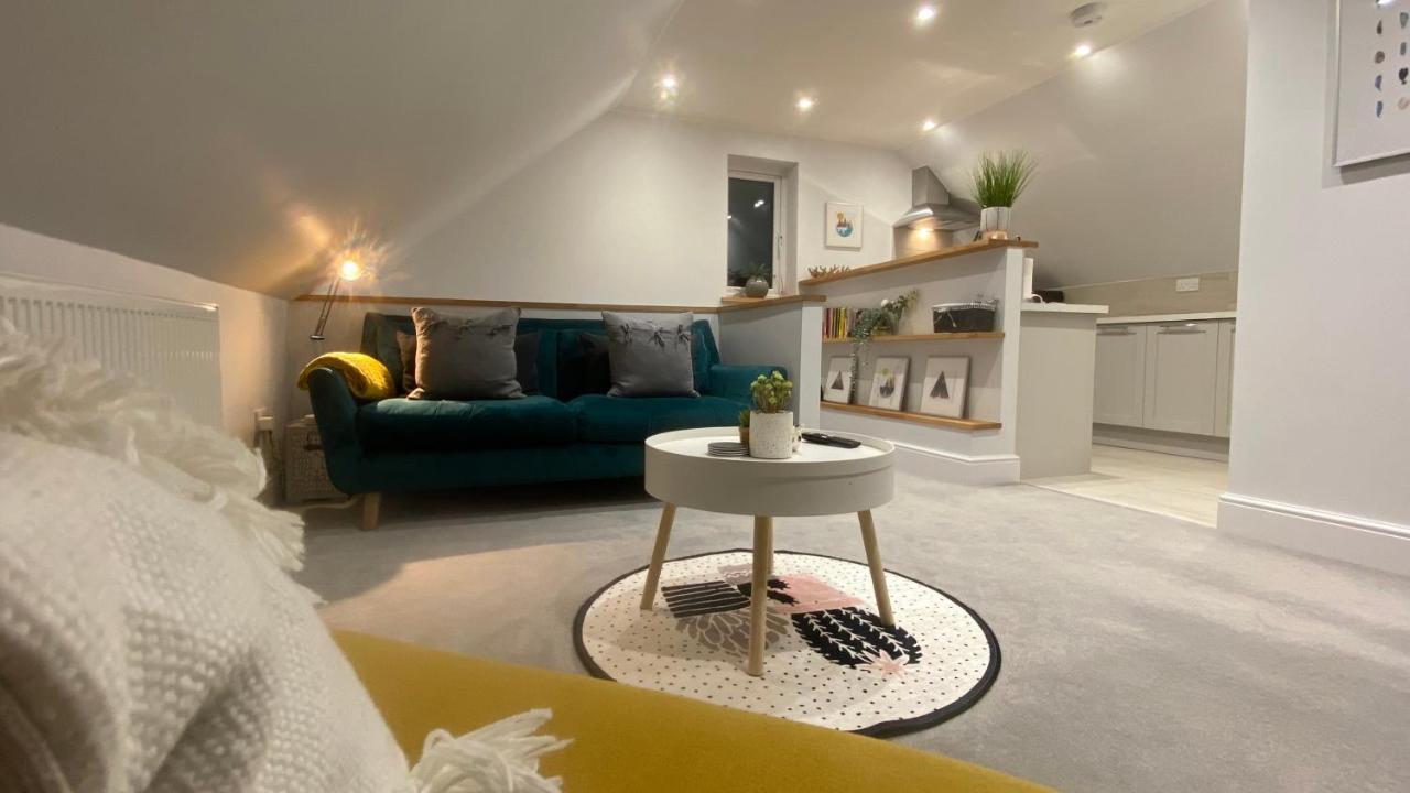 Unique Luxury Detached Apartment In Windsor That Sleeps 4 Eksteriør bilde