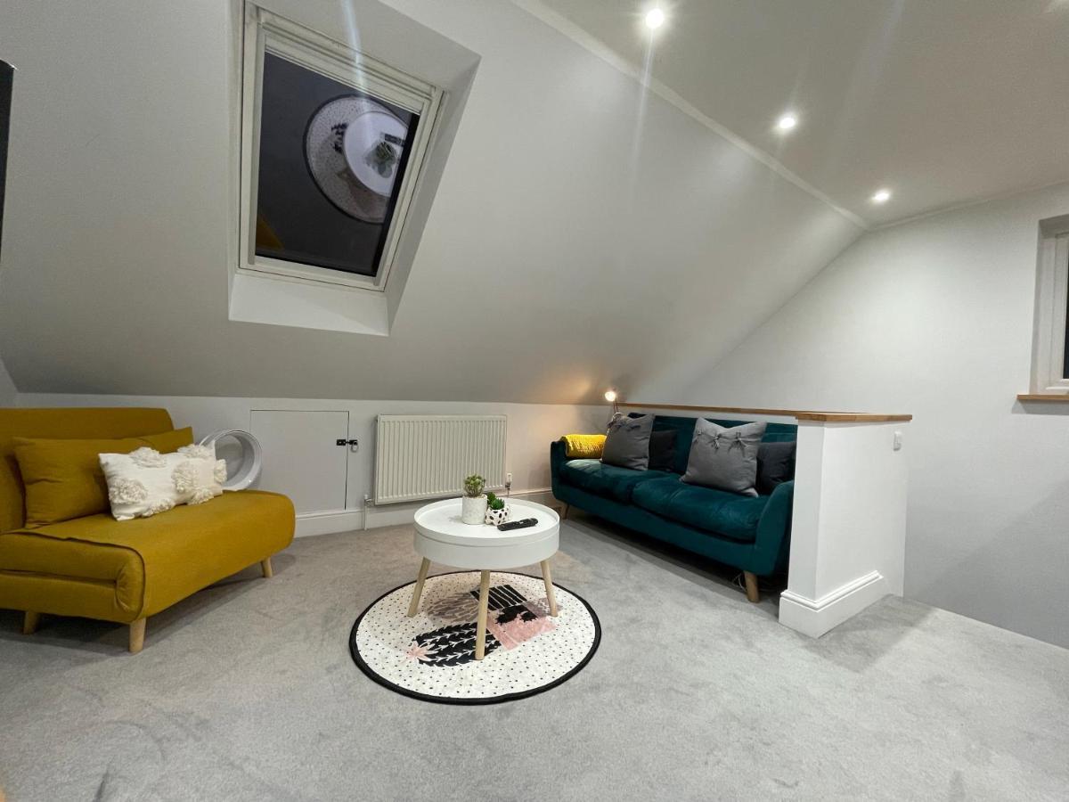 Unique Luxury Detached Apartment In Windsor That Sleeps 4 Eksteriør bilde