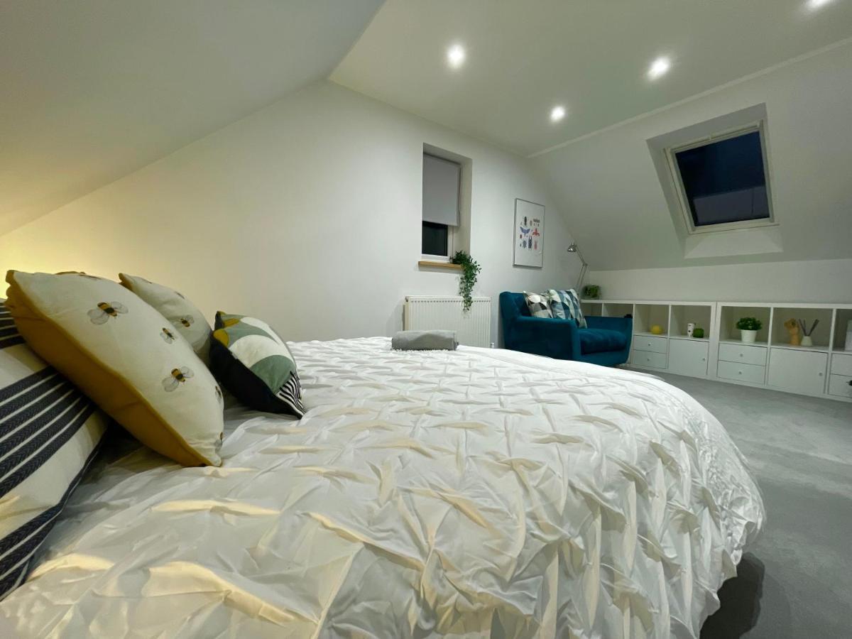 Unique Luxury Detached Apartment In Windsor That Sleeps 4 Eksteriør bilde